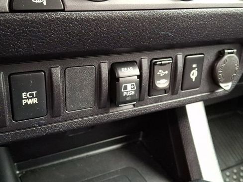 Used 2018 Toyota Tacoma TRD Off-Road AWD/4WD image 24