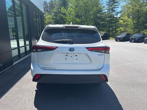 Used 2020 Toyota Highlander XLE AWD/4WD image 6