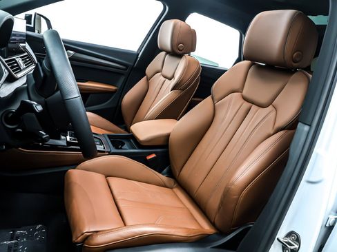 Used 2025 Audi Q5 e Premium Plus image 18