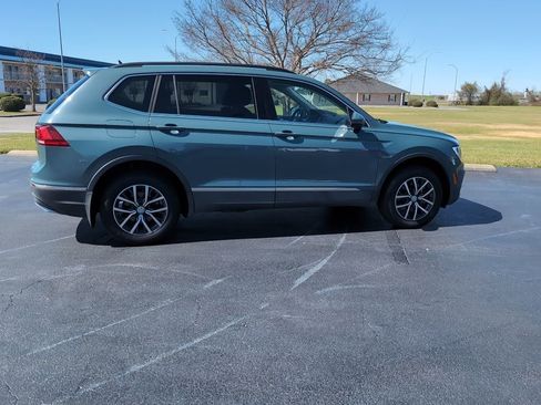 Used 2020 Volkswagen Tiguan SE image 6