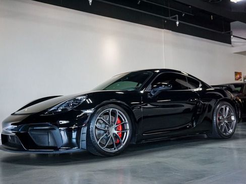 Used 2020 Porsche 718 Cayman GT4 RWD image 3