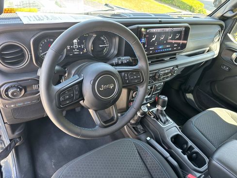 Used 2025 Jeep Wrangler Unlimited Rubicon 4xe w/ Safety Group AWD/4WD image 21