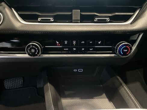 Used 2025 Chevrolet Equinox LT FWD image 25