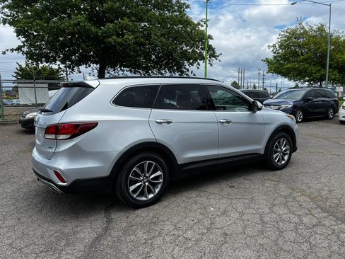 Used 2017 Hyundai Santa Fe SE AWD/4WD image 3