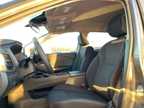 Used 2023 Nissan Rogue S image 25