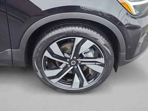 Used 2025 Volvo XC40 B5 Plus AWD/4WD image 9