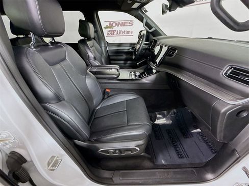 Used 2024 Jeep Wagoneer L Series II w/ Flexible Seating Group image 34