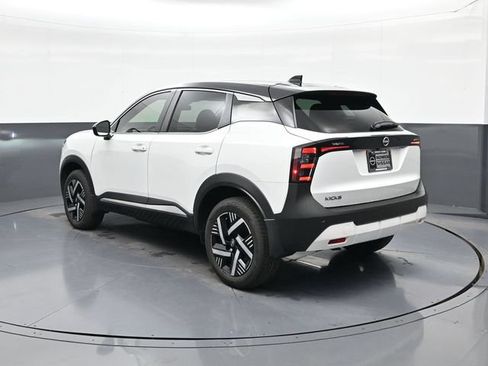 Used 2025 Nissan Kicks SV FWD image 5