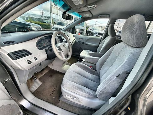 Used 2012 Toyota Sienna LE FWD image 10