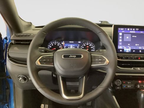 Used 2025 Jeep Compass Latitude w/ Altitude Special Edition AWD/4WD image 13