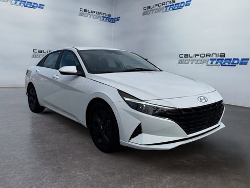 Used 2023 Hyundai Elantra Blue FWD image 3