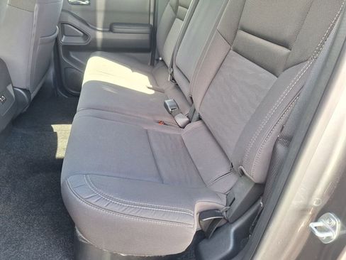 Used 2024 Nissan Frontier SV image 21