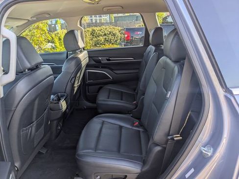 Used 2023 Kia Telluride S image 13
