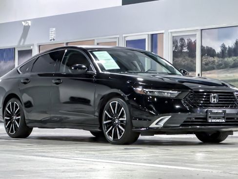 Used 2024 Honda Accord Touring image 6