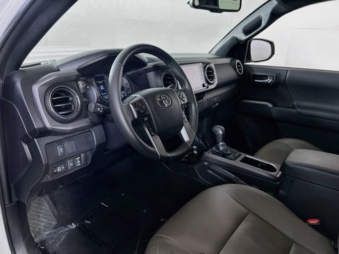 Used 2021 Toyota Tacoma TRD Sport w/ Technology Package AWD/4WD image 9