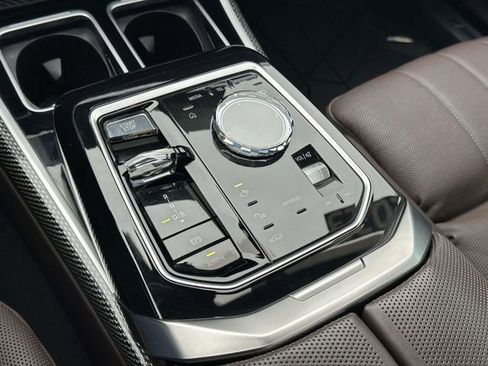 Certified 2023 BMW i7 xDrive60 image 36