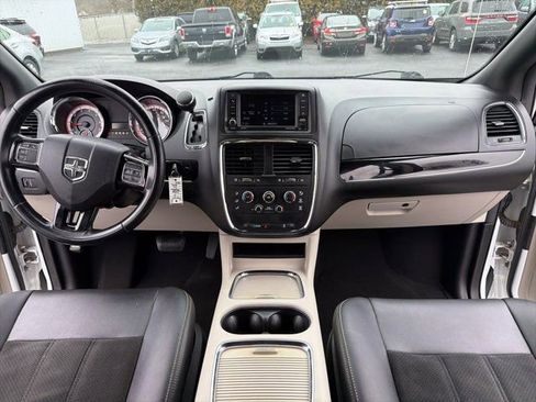 Used 2019 Dodge Grand Caravan SXT image 28