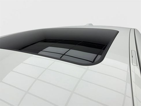 Used 2022 BMW i4 eDrive40 image 13