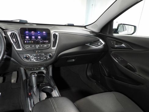 Used 2020 Chevrolet Malibu LT FWD image 11