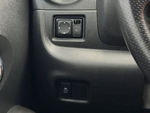 Used 2015 Nissan Versa Note SR image 19