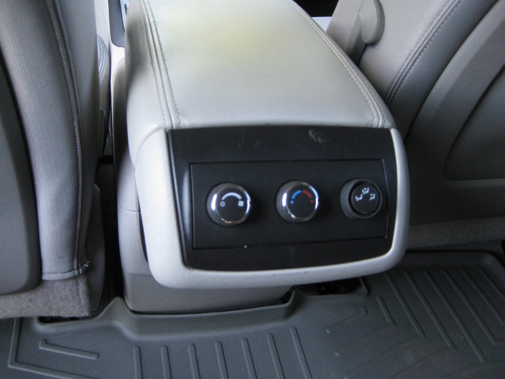 Used 2012 GMC Acadia SLE FWD image 28