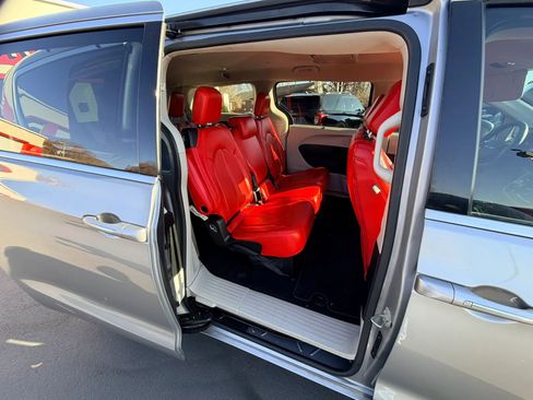 Used 2019 Chrysler Pacifica Touring Plus w/ Tire & Wheel Group image 28