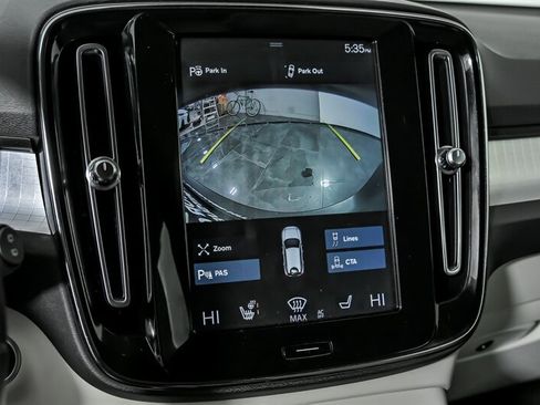 Used 2019 Volvo XC40 T4 Momentum image 31