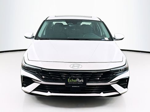 Used 2025 Hyundai Elantra SEL image 2