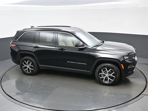 Used 2024 Jeep Grand Cherokee Limited image 39