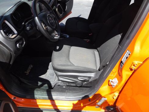 Used 2015 Jeep Renegade Latitude w/ Cold Weather Group image 13