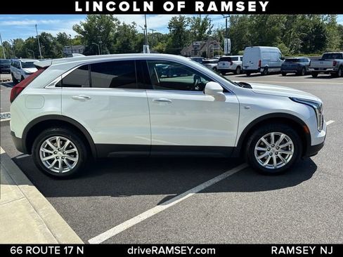 Used 2022 Cadillac XT4 Luxury w/ Cold Weather Package AWD/4WD image 8