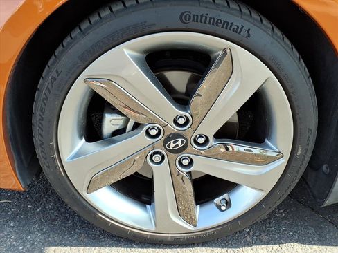 Used 2014 Hyundai Veloster Turbo w/ Turbo Technology Package 04 image 9