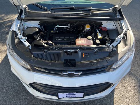 Used 2018 Chevrolet Trax LT w/ Redline Edition AWD/4WD image 14