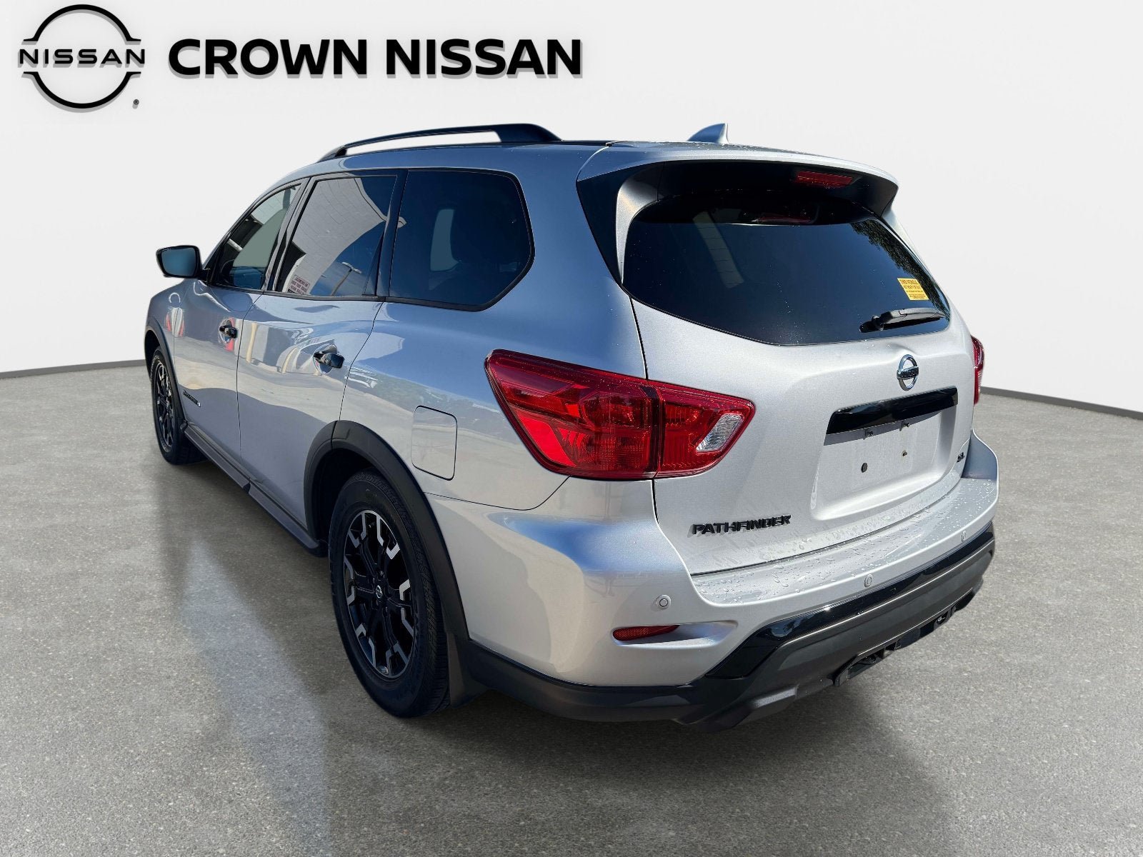 Used 2020 Nissan Pathfinder SL FWD image 5