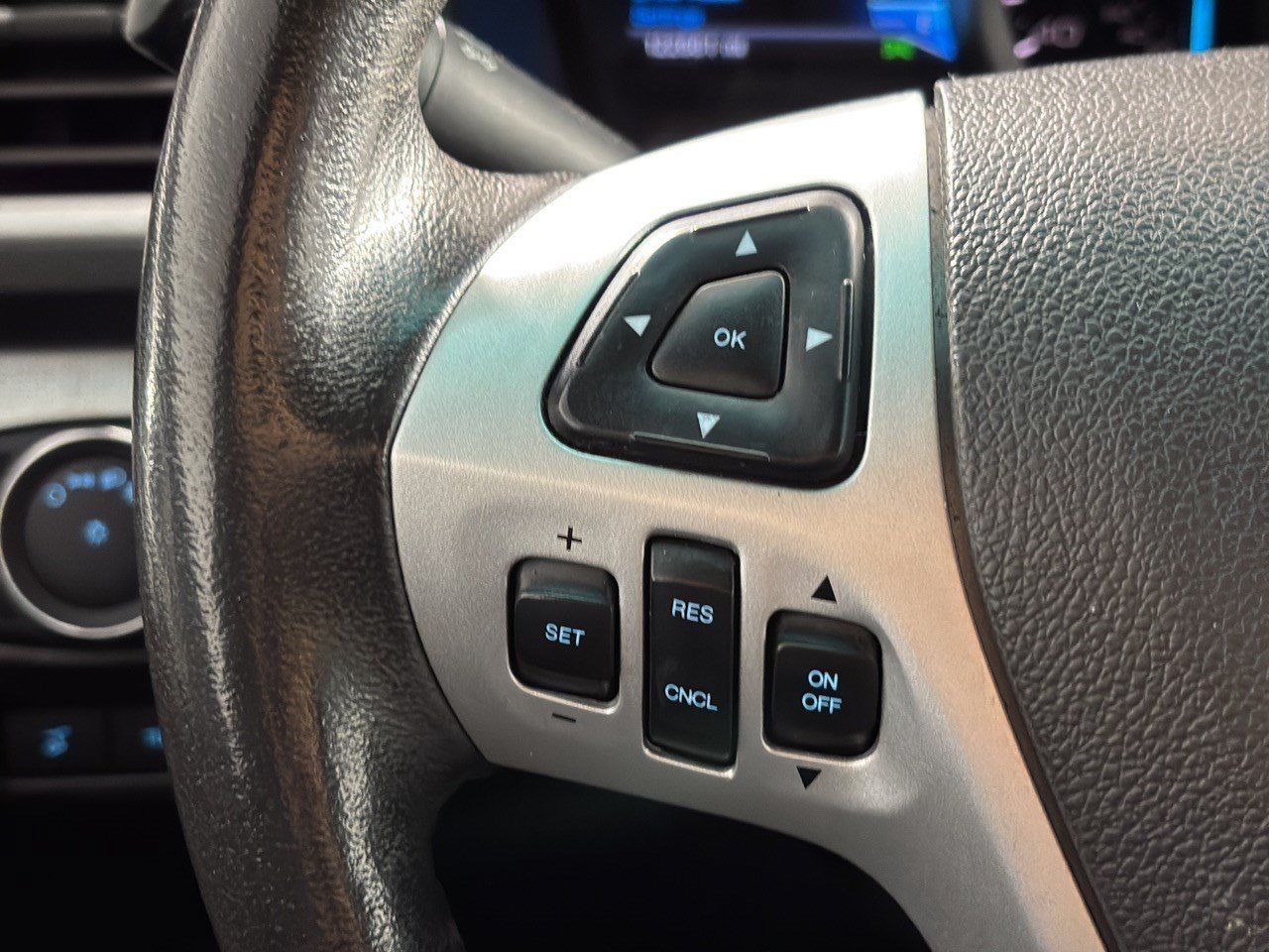 Used 2015 Ford Explorer XLT w/ Equipment Group 202A FWD image 18