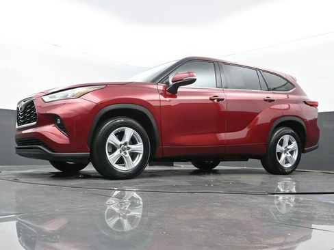 Used 2020 Toyota Highlander LE image 26