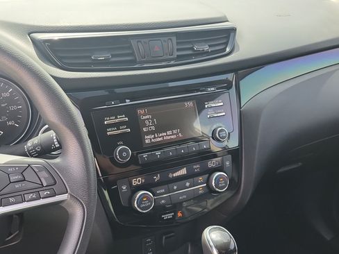 Used 2018 Nissan Rogue Sport SV FWD image 28