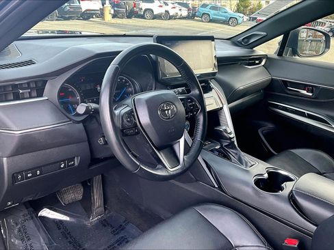 Used 2021 Toyota Venza XLE image 13