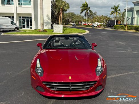 Used 2016 Ferrari California T image 4
