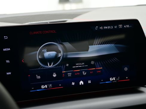 Used 2025 BMW M235i xDrive w/ Premium Package image 32