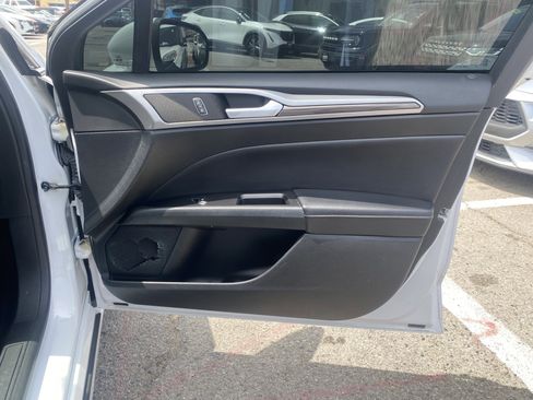 Used 2018 Ford Fusion SE w/ Equipment Group 602A FWD image 24