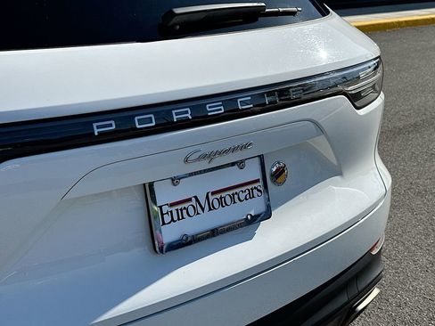 Used 2022 Porsche Cayenne AWD/4WD image 34