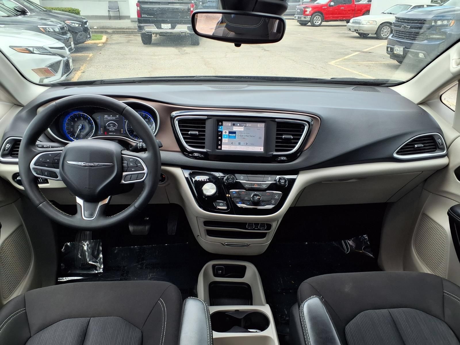 Used 2023 Chrysler Voyager LX FWD image 3