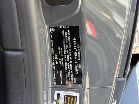 Used 2021 Lamborghini Huracan EVO image 28