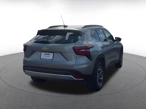 Used 2025 Chevrolet Trax LT image 16