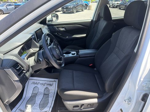 Used 2024 Nissan Rogue SV AWD/4WD image 12