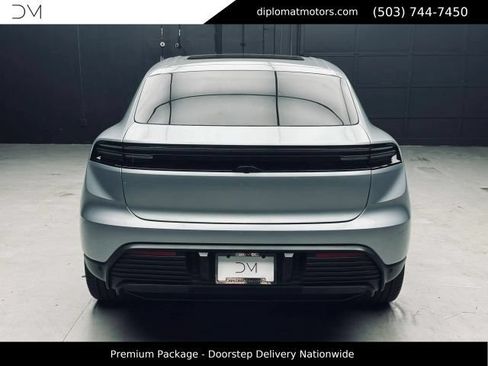 Used 2025 Porsche Macan 4 Electric w/ Premium Package AWD/4WD image 8