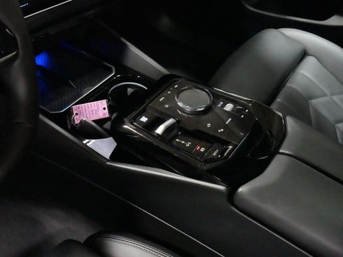 Used 2025 BMW 530i xDrive w/ Premium Package AWD/4WD image 5