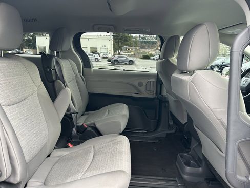 Certified 2024 Toyota Sienna LE image 15