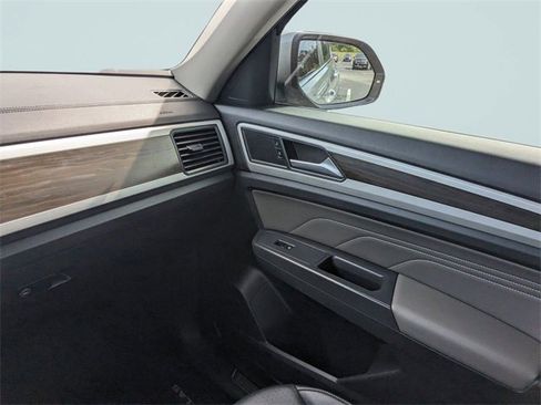 Used 2021 Volkswagen Atlas SE image 25